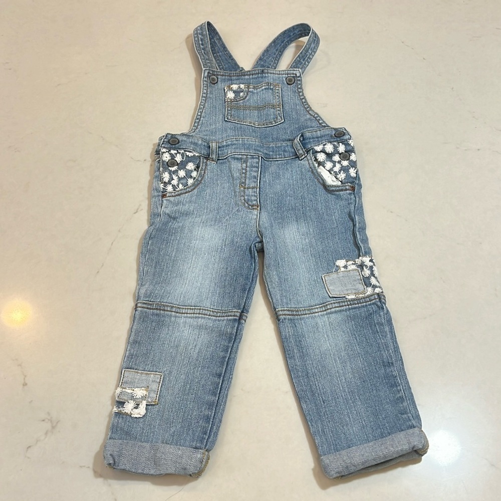 Ruum girls jeans overalls, like new, size 3y.